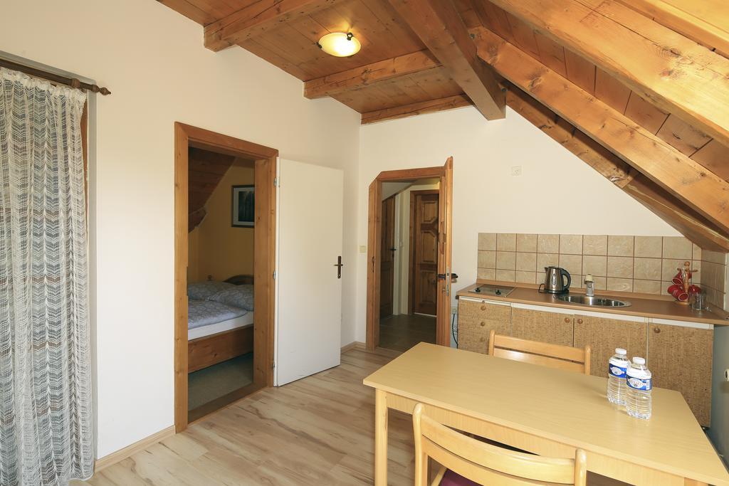 B&B Na Kopecku Рокитнице над Ийзероу Екстериор снимка